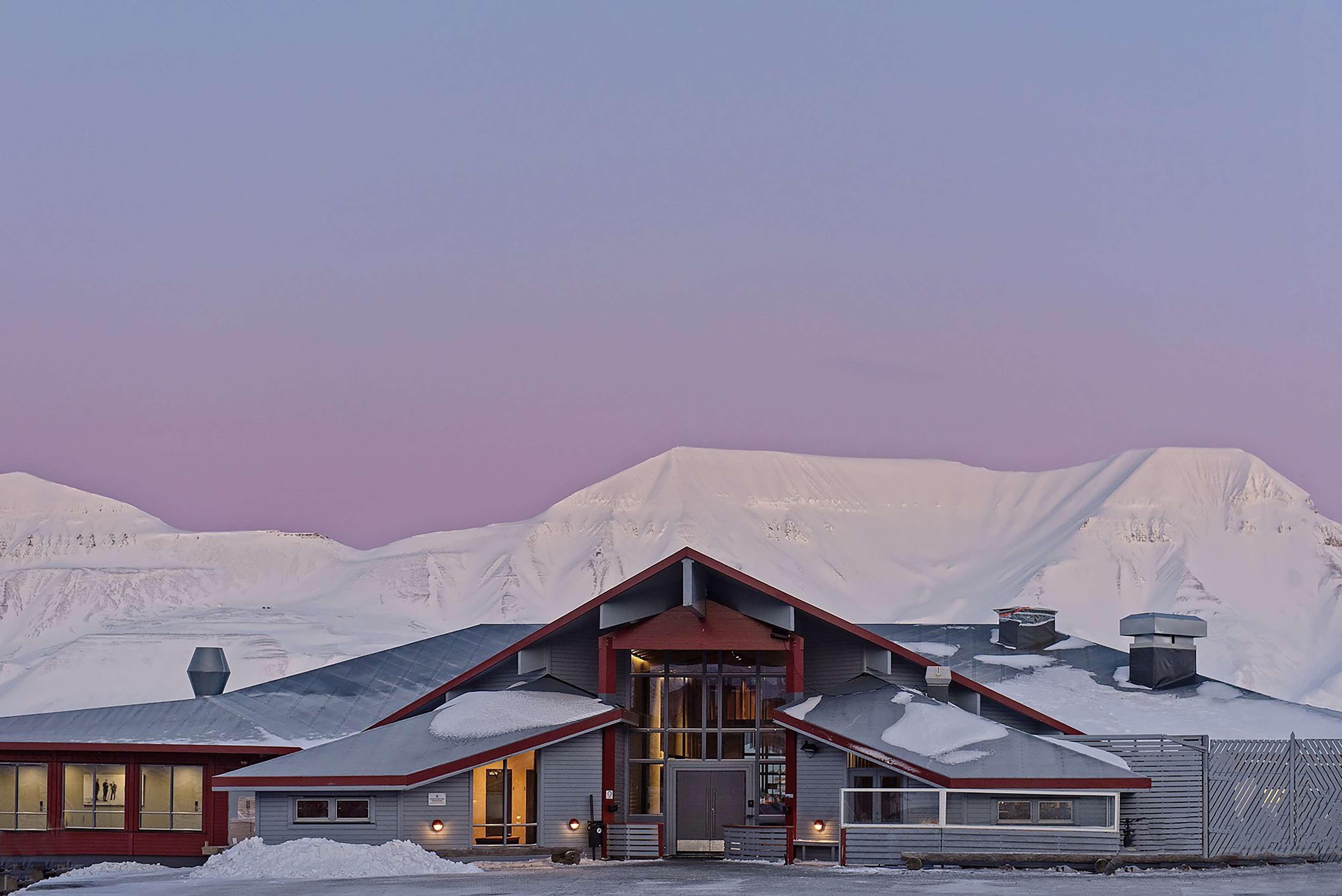 Radisson Blu Polar Hotel, Spitsbergen Лонгйир Экстерьер фото