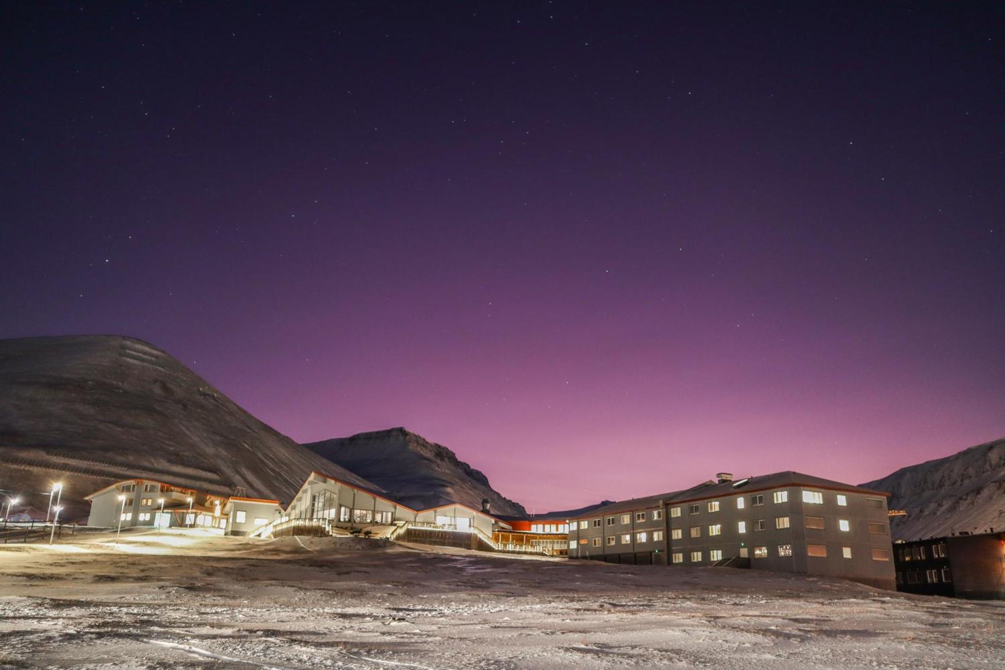 Radisson Blu Polar Hotel, Spitsbergen Лонгйир Экстерьер фото