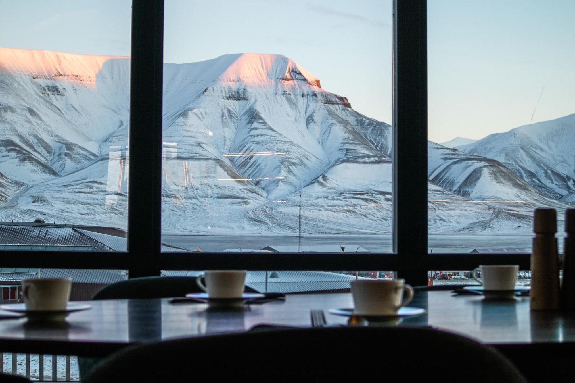 Radisson Blu Polar Hotel, Spitsbergen Лонгйир Экстерьер фото