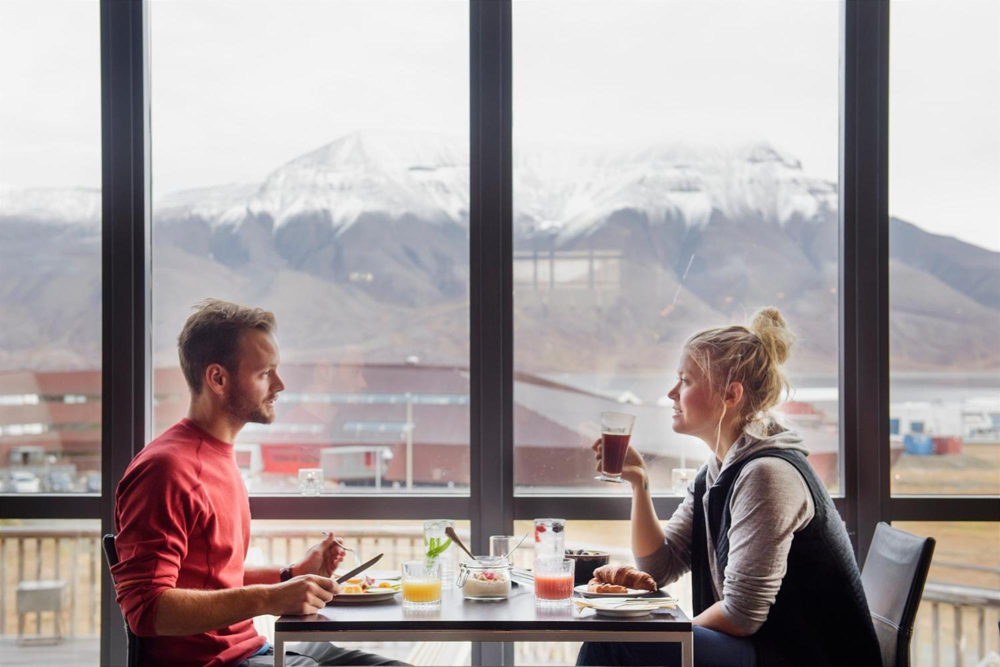 Radisson Blu Polar Hotel, Spitsbergen Лонгйир Экстерьер фото